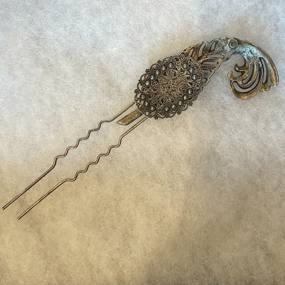 Beautiful Hair Pin - Picture 2 of 3
